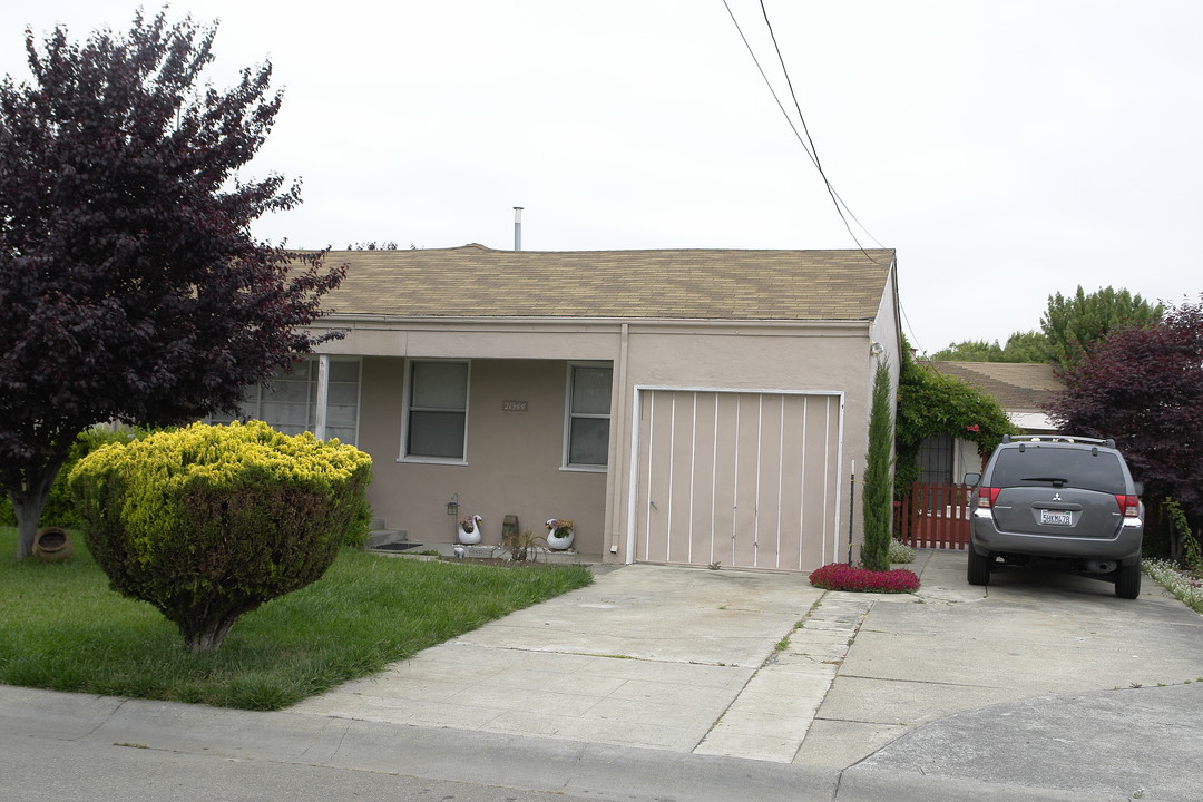 21344-21346 Santos St in Hayward, CA - Building Photo