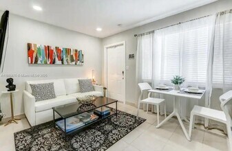72 NE 5th St in Deerfield Beach, FL - Building Photo - Building Photo