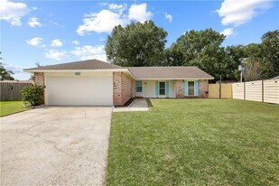 303 Runnymeade Cir, Unit 1 in Slidell, LA - Building Photo