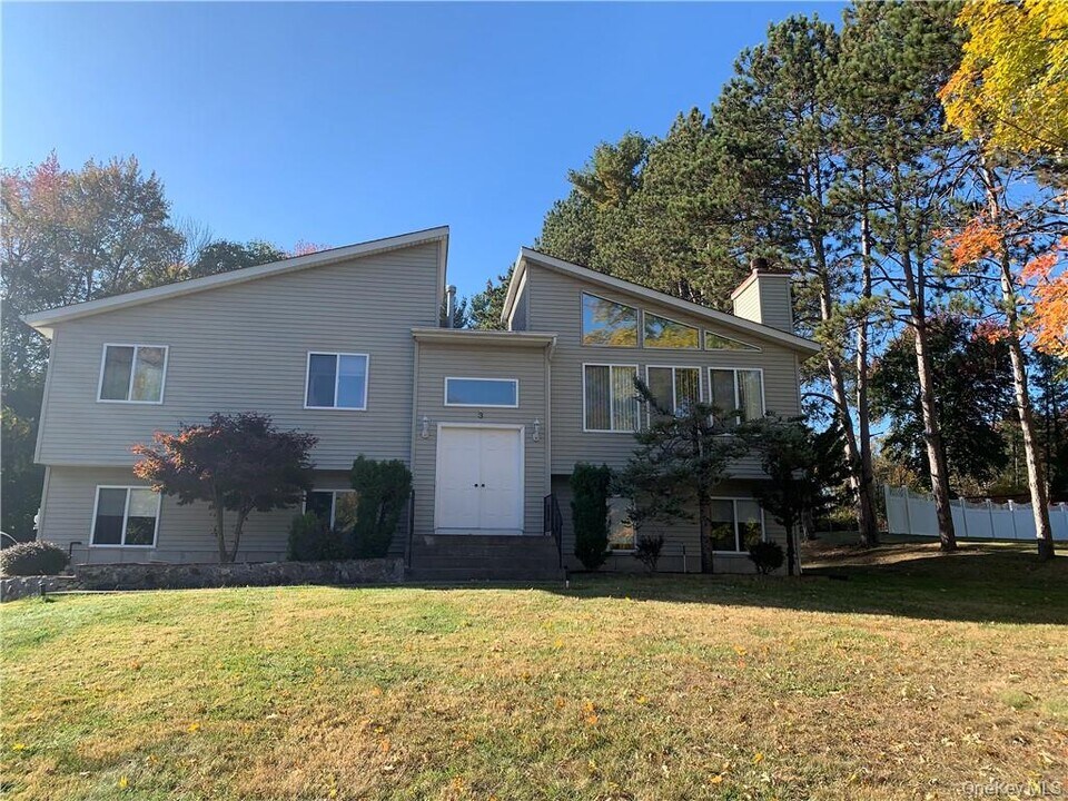 3 Rella Dr in New City, NY - Building Photo