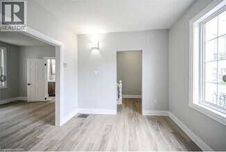 1024 Cannon St E in Hamilton, ON - Building Photo - Building Photo