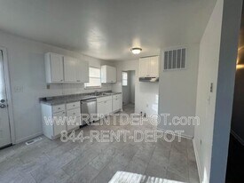 720 Sweetser Ave in Evansville, IN - Building Photo