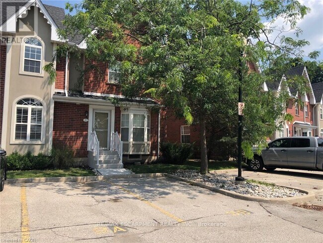 4200 Kilmer Dr in Burlington, ON - Building Photo - Building Photo