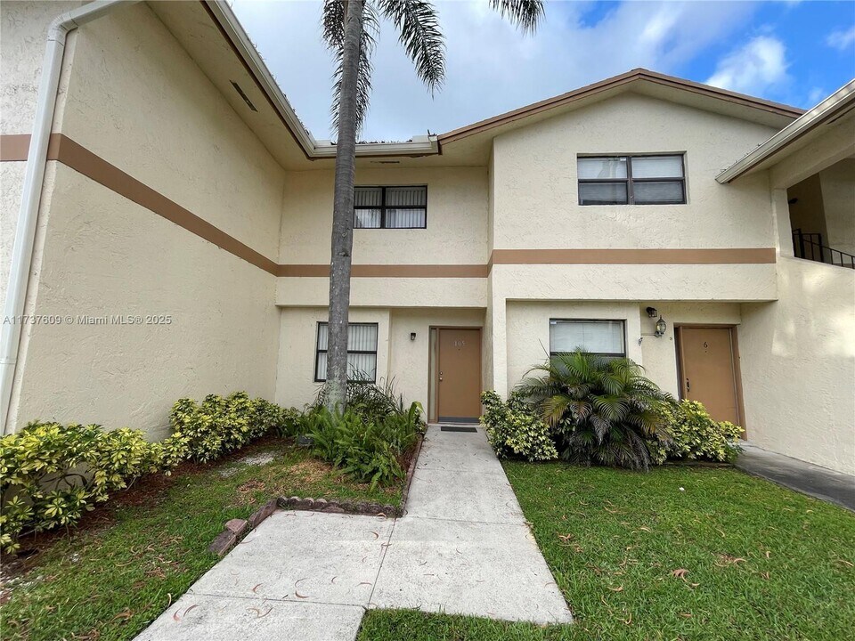 12960 SW 66th Ln in Miami, FL - Building Photo