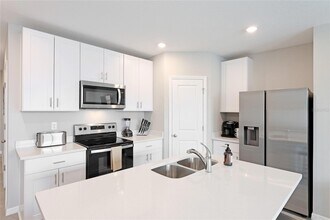 17063 Coral Key Dr in Nokomis, FL - Foto de edificio - Building Photo