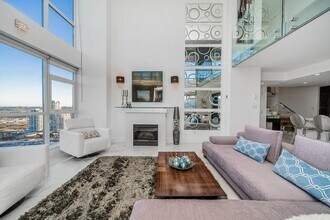 4400 Buchanan St in Burnaby, BC - Building Photo - Building Photo