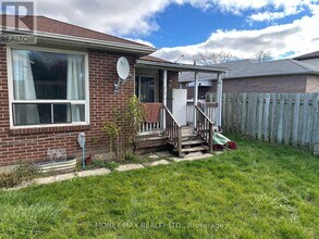 22 Shalom Crescent in Toronto, ON - Building Photo - Building Photo