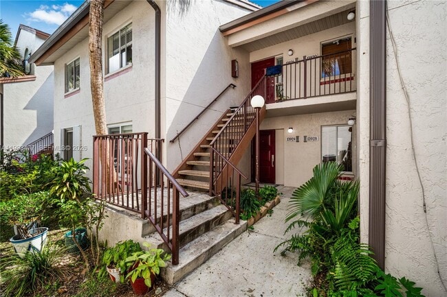 13924 SW 90th Terrace in Miami, FL - Building Photo - Building Photo