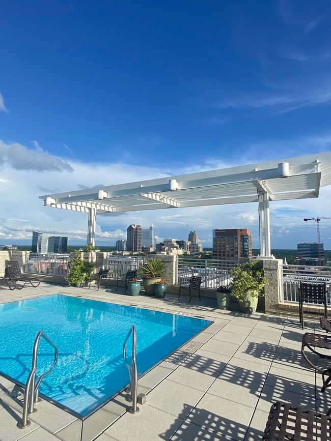 400 W North St, Unit 714 in Raleigh, NC - Foto de edificio - Building Photo