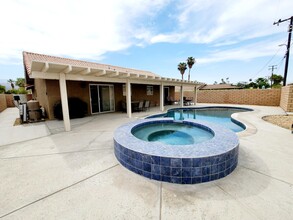 43830 Buena Cir in Palm Desert, CA - Foto de edificio - Building Photo