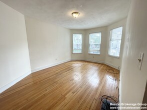 33 Edison Grn, Unit #1 in Boston, MA - Building Photo - Building Photo