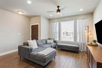 904 Olive Creek Dr in Georgetown, TX - Foto de edificio - Building Photo