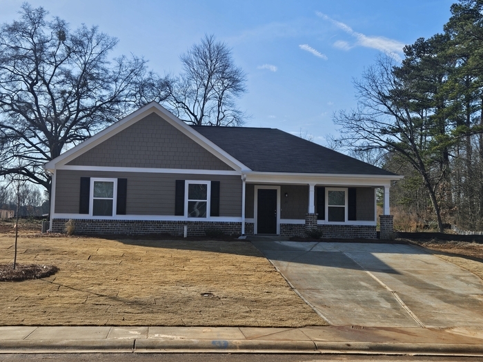 31 Charlotte Cir in Statham, GA - Building Photo