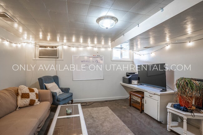 property at 547 E 400 N