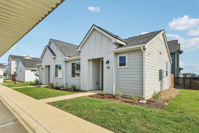 YardHomes Rowlett Creek in Garland, TX - Foto de edificio - Building Photo