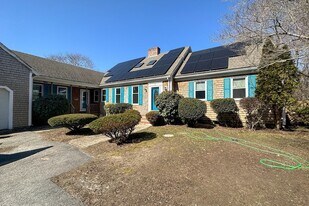 29 Williston Rd in Bourne, MA - Building Photo