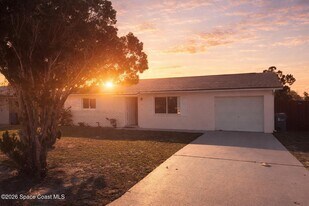 135 S Suzanne Ct in Merritt Island, FL - Building Photo
