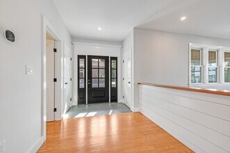 8 Riverside Rd in Gloucester, MA - Foto de edificio - Building Photo