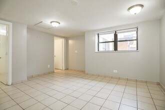 1658 W Pratt Blvd in Chicago, IL - Building Photo - Building Photo