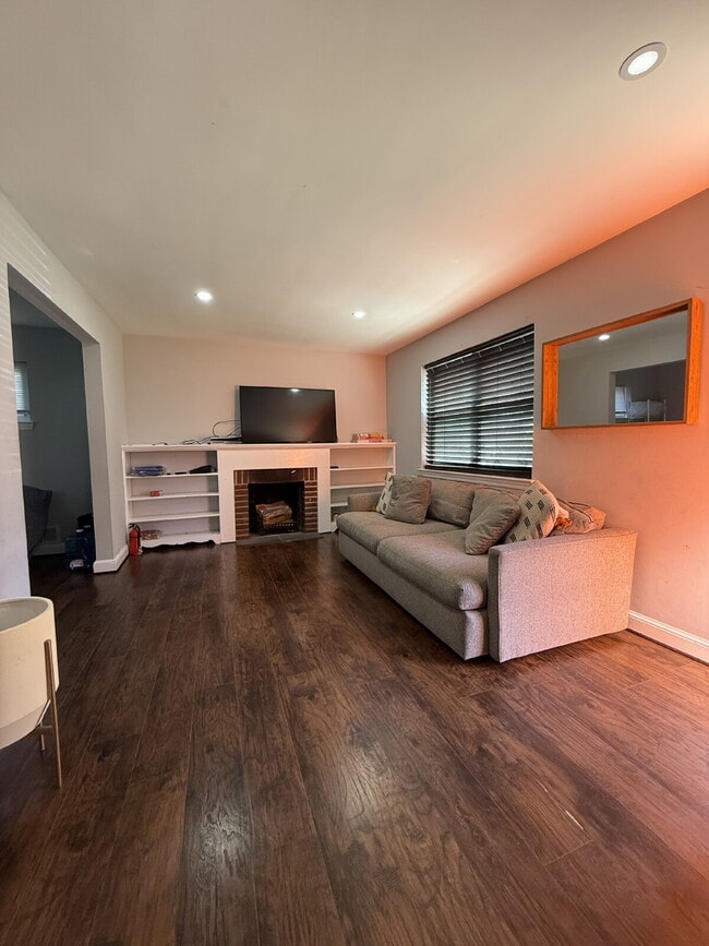7308 15th Pl in Takoma Park, MD - Building Photo - Building Photo