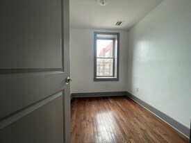 229 Martin Luther King Jr Dr, Unit 2 in Jersey City, NJ - Building Photo - Building Photo