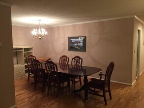 5901 Mt Eagle Dr, Unit 910 in Alexandria, VA - Building Photo - Building Photo