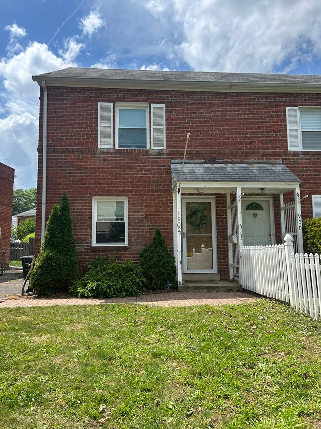 property at 902 S Highland St