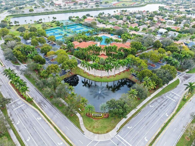 1381 NW 144th Ave in Pembroke Pines, FL - Foto de edificio - Building Photo