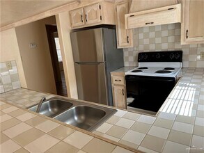 16 West Dr in Edinburg, TX - Building Photo - Building Photo