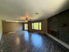 902 E Bunker Hill Rd in Mooresville, IN - Building Photo - Building Photo