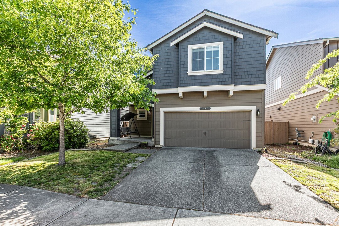 1107 27th St NW in Puyallup, WA - Building Photo