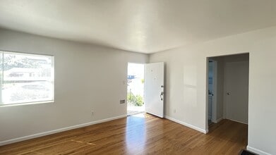 4692 Newport Ave in San Diego, CA - Building Photo - Building Photo