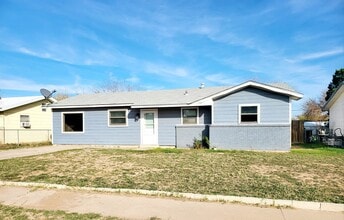 3702 Caroline St in Big Spring, TX - Foto de edificio - Building Photo