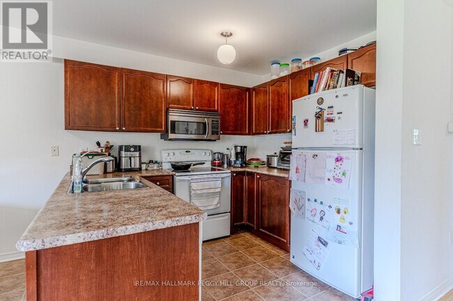 116 Empire Dr in Barrie, ON - Building Photo - Building Photo