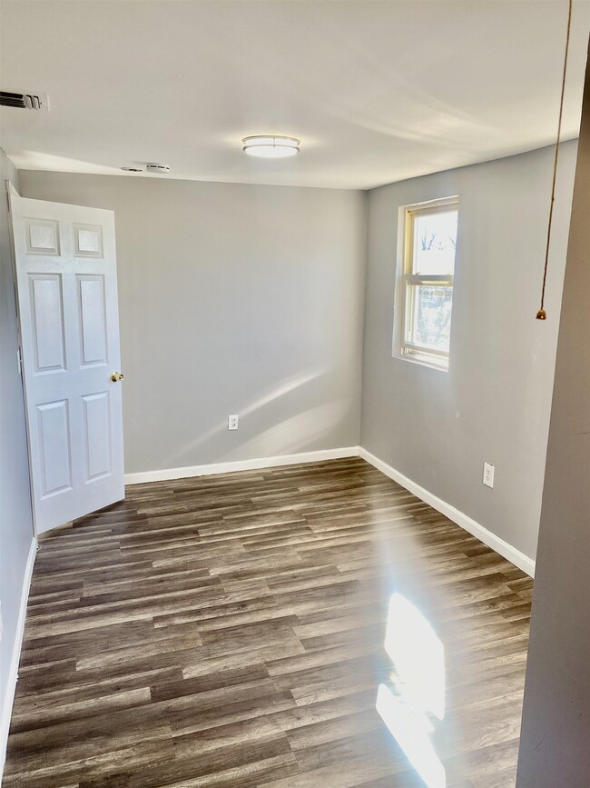 61 Weequahic Ave, Unit 3 in Newark, NJ - Building Photo - Building Photo