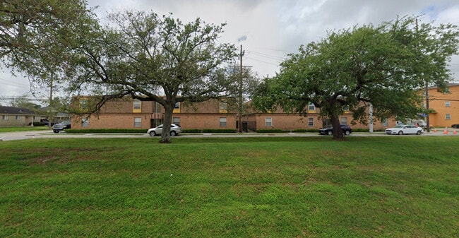 6564 Fleur De Lis Dr in New Orleans, LA - Building Photo - Building Photo