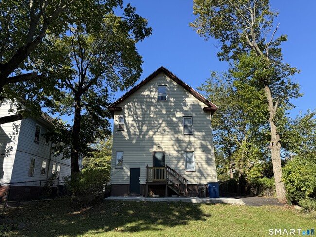 393 Newhall St in New Haven, CT - Building Photo - Building Photo