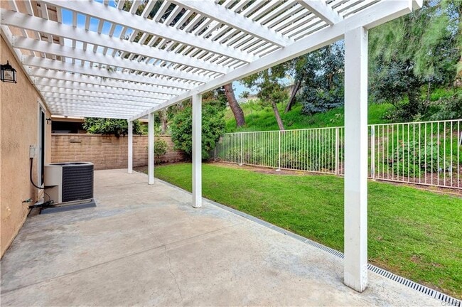 21822 Jinetes in Mission Viejo, CA - Building Photo - Building Photo