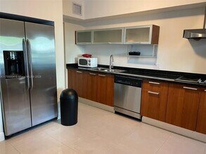 1650 Brickell Ave, Unit 110 in Miami, FL - Building Photo - Building Photo