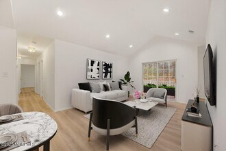 606 Cypress Ln in East Brunswick, NJ - Building Photo - Building Photo