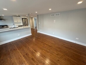 3737 N Oconto Ave in Chicago, IL - Building Photo - Building Photo