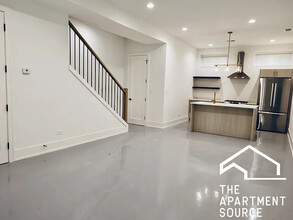 1814 W Thomas St, Unit 1R in Chicago, IL - Building Photo - Building Photo