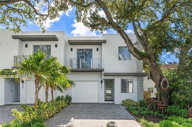 property at 828 SW 30th St