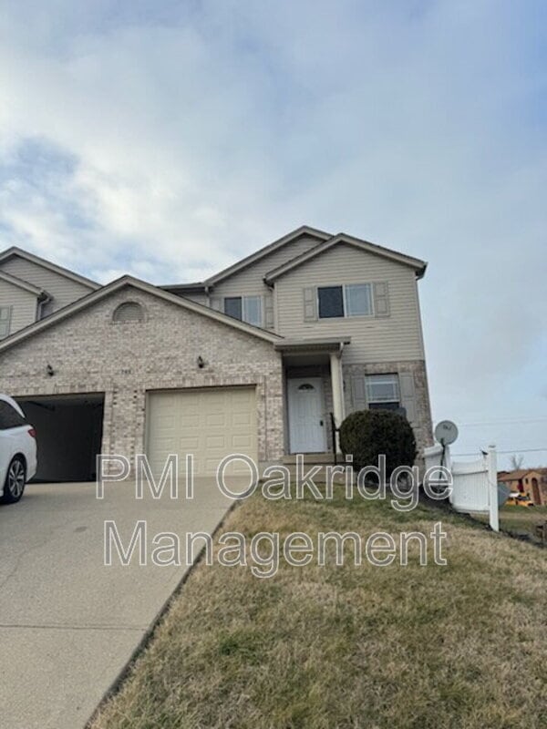 property at 749 Charlton Ct