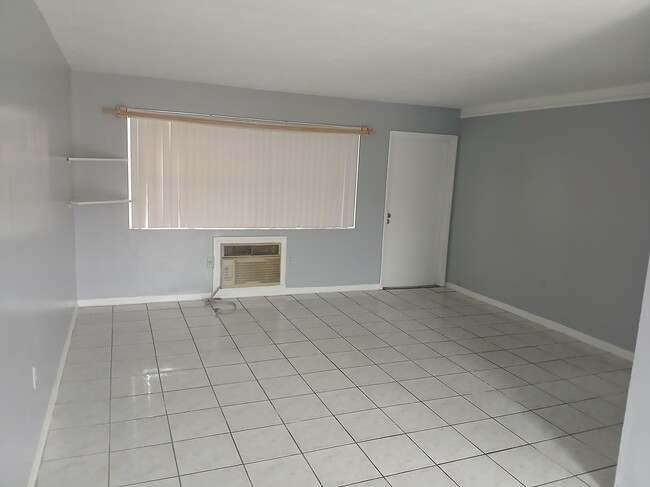 7640 Pembroke Rd, Unit C in Miramar, FL - Foto de edificio - Building Photo