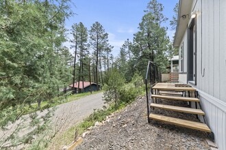 109 Mountain Dr in Ruidoso, NM - Foto de edificio - Building Photo