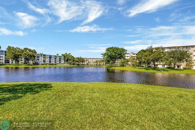 2240 N Cypress Bend Dr in Pompano Beach, FL - Building Photo