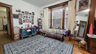 1523 N Campbell Ave, Unit 1F in Chicago, IL - Foto de edificio - Building Photo