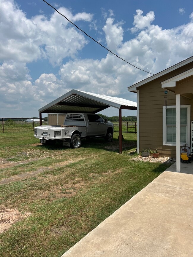1962 HCR 1414 in Grandview, TX - Building Photo - Building Photo