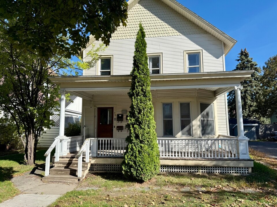 90 Oak St, Unit 2 in Plattsburgh, NY - Building Photo